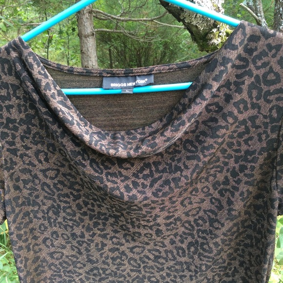 Briggs New York animal Print top/shell. - Picture 2 of 11